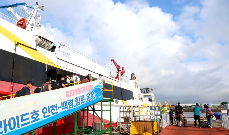 <b>백령도</b> 상공서 北 추정 항공기 움직임 포착… 선박 70여척 한때 대피