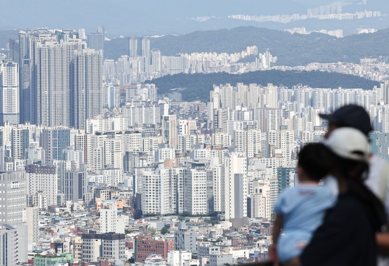 <b>서울 아파트값 85주</b>째 <b>상승</b>…文 정부 때와 어깨 나란히