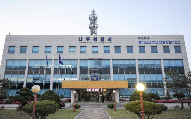 <b>나주</b> 60대 <b>부부 살인 사건</b>… 경찰, CCTV 속 용의자 추적
