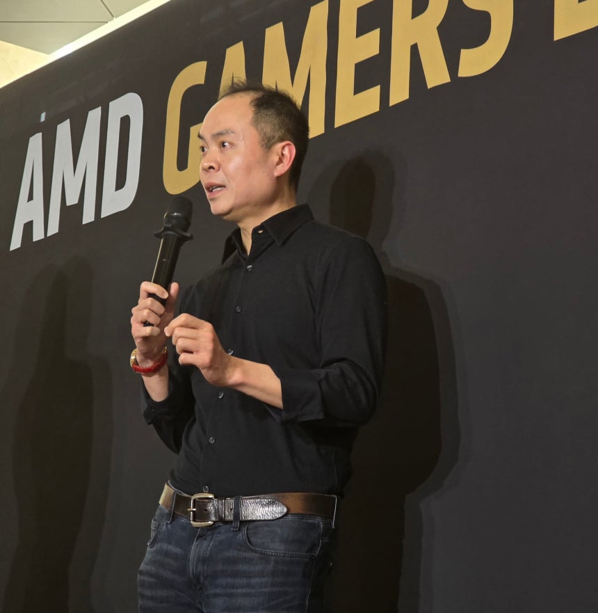 잭 후인 AMD 컴퓨팅 및 그래픽 그룹 총괄 수석부사장이 7일 오후 서울 용산구 서울드래곤시티에서 열린‘AMD 게이머 데이’를 마친 뒤 취재진의 질문에 답하고 있다./정두용 기자