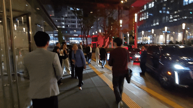 리사 수 AMD 최고경영자(CEO·회장)가 7일 오후 전영현 삼성전자 디바이스솔루션(DS)부문장(부회장)과의 사업 협력 논의를 마치고 서울 서초구 삼성전자 서초사옥을 나서고 있다./정두용 기자