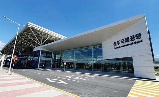 <b>청주공항</b> 제주항공 <b>기내</b>서 보조배터리 불…승객 전원 대피