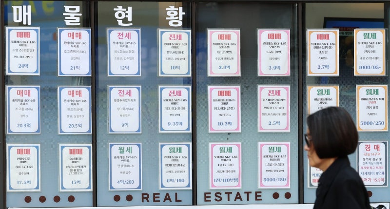 토허제 1년, <b>서울 아파트값</b>은 <b>88주</b> 연속 <b>상승</b>… 강남 하락·외곽 강세
