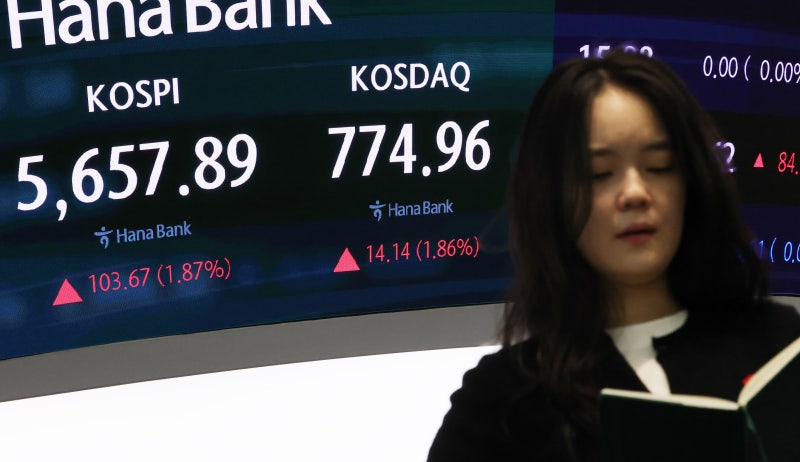 <b>코스피</b>, 전날 급락 딛고 1.8% 상승 <b>출발</b>… 美 국채금리 급락·기술주 반...