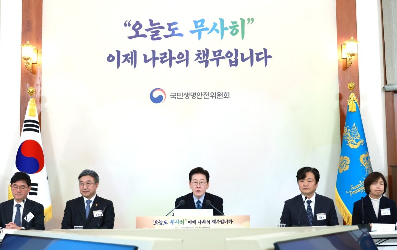 <b>이태원 참사</b> 유가족 만난 李대통령 “국민 목숨 살리는 정부여야”