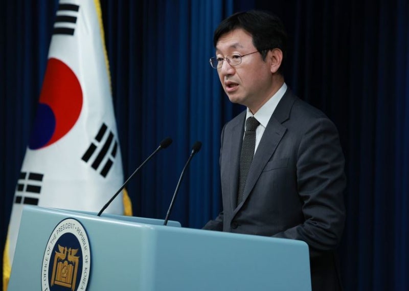 <b>대통령실</b>, 의료계 총파업 예고에 "<b>업무개시명령</b>·<b>면허취소</b>도 검토"