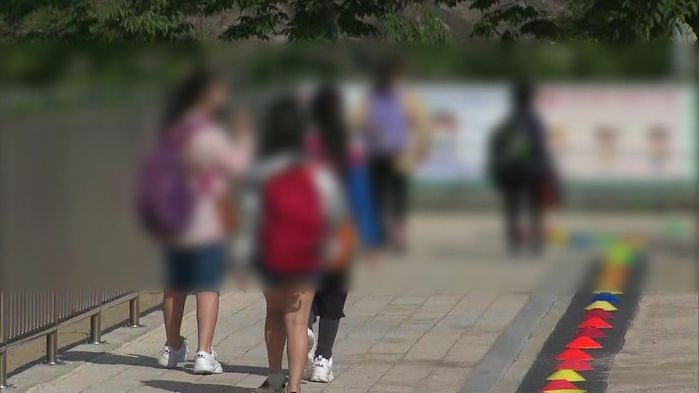 저출생 직격타…<b>서울 학생</b> 수 1년 만에 1만7천명 줄었다