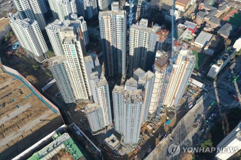 '로또 <b>청약</b>' 래미안 원펜타스 특공에 4만명 몰렸다