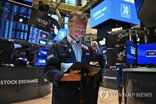 활활 타는 美증시…미국인들 금융자산서 주식비중 '1952년 이후 최고'