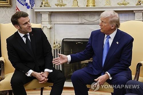 "종전시 <b>우크라</b>에 유럽<b>평화유지군</b> 배치" <b>트럼프</b>·<b>마크롱</b> 공감대