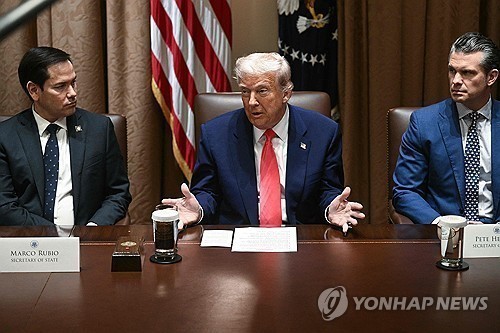 500만원 아아폰 민심 두려웠나...트럼프 <b>상호관세 스마트폰</b> <b>제외</b>