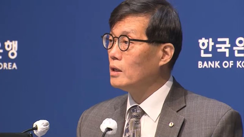 치솟는 환율에…한국은행, 기준<b>금리</b> 묶었다