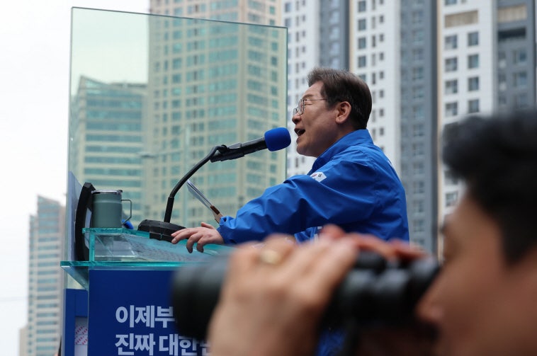 이재명, '한강 벨트' <b>유세</b>…"진짜 <b>빅텐트</b> <b>민주당</b>으로 와라" [대선 2025]