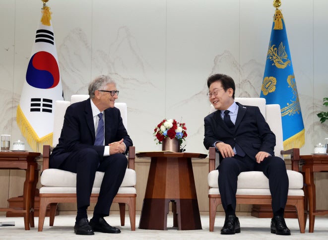 <b>빌 게이츠</b> 만난 李대통령…<b>SMR</b>·보건·AI 협력 논의