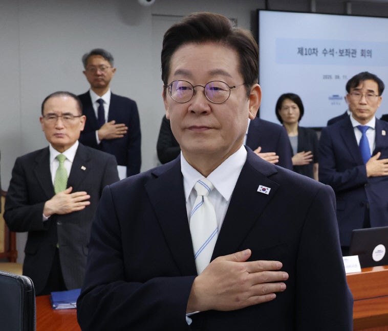 李<b>대통령</b> "깜깜이 관리비는 범죄"...7대 <b>생활비 절감</b> 대책 지시