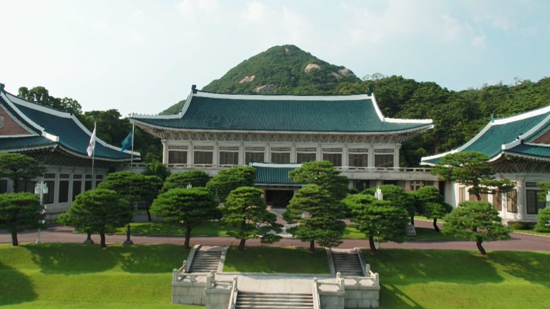 [단독] <b>청와대</b> 다시 불 켠다…"12월 20일 목표"