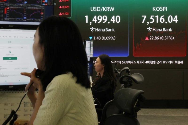 "SK하닉 시총이 삼전 추월하는 순간 던져라"…하나證의 경고