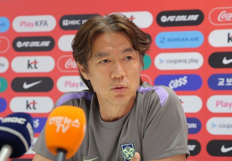 홍명보 감독, 연봉 얼마?…"日 감독보다 두 배 이상"