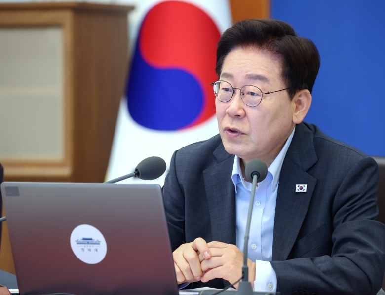 李 "양도소득 100억대도 세금은 몇억…근로소득과 형평 안 맞아"