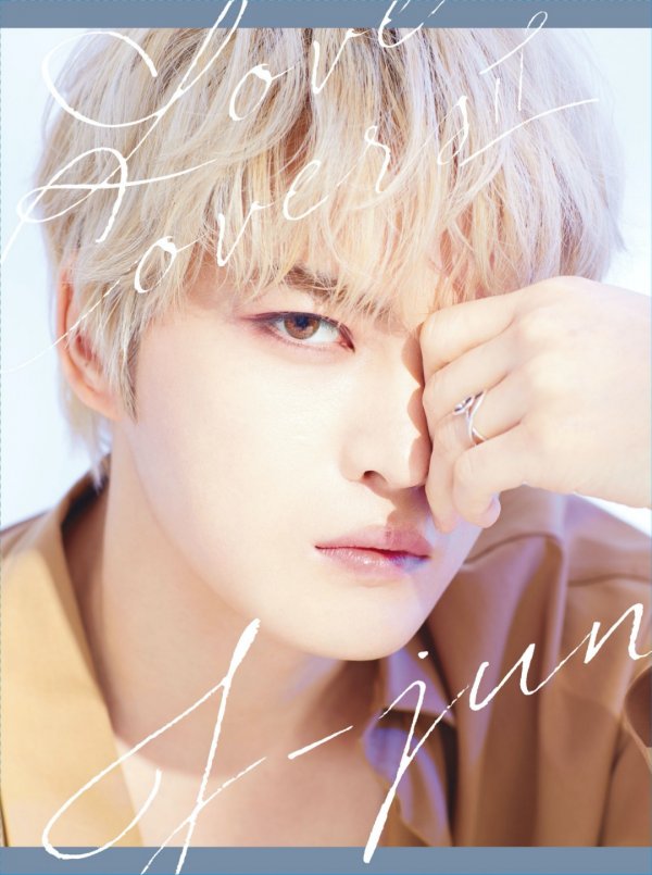 [DA:<b>차트</b>] <b>김재중</b> <b>1위</b>, 日 <b>오리콘 차트 1위</b>→수익금 기부