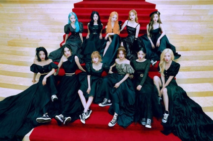 Photo of the Korean girl group, Girl of the Month, who sang the song 'Start'