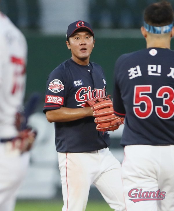 <b>롯데</b> 신인야수, 입대 전 휴가 반납 후 교육리그 펄펄 “의욕 돋보여” [SD 퓨...
