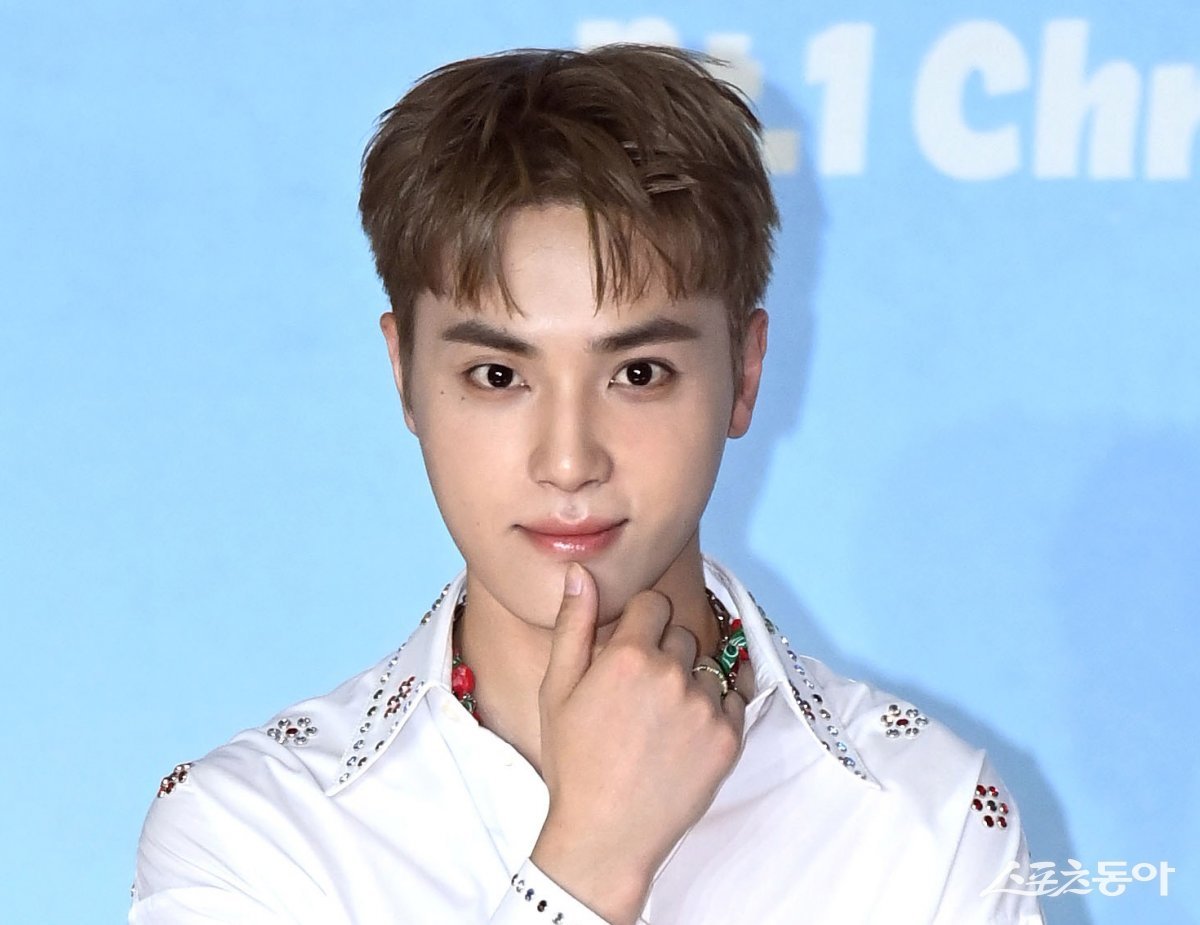 더보이즈 <b>주학년</b> 활동 중단 “<b>허리 디스크 협착</b> 증세, 회복 집중” [전...