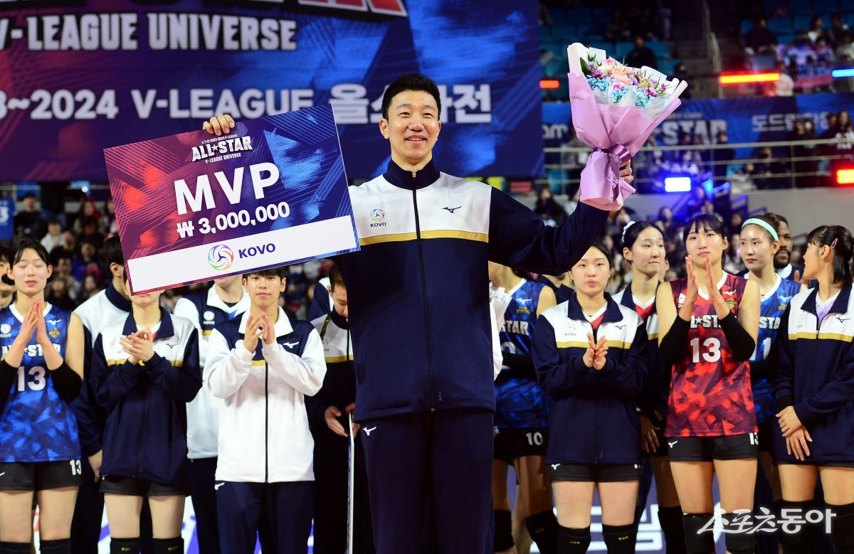 <b>신영석</b>, <b>올스타전</b> 영광의 MVP 수상! [포토]