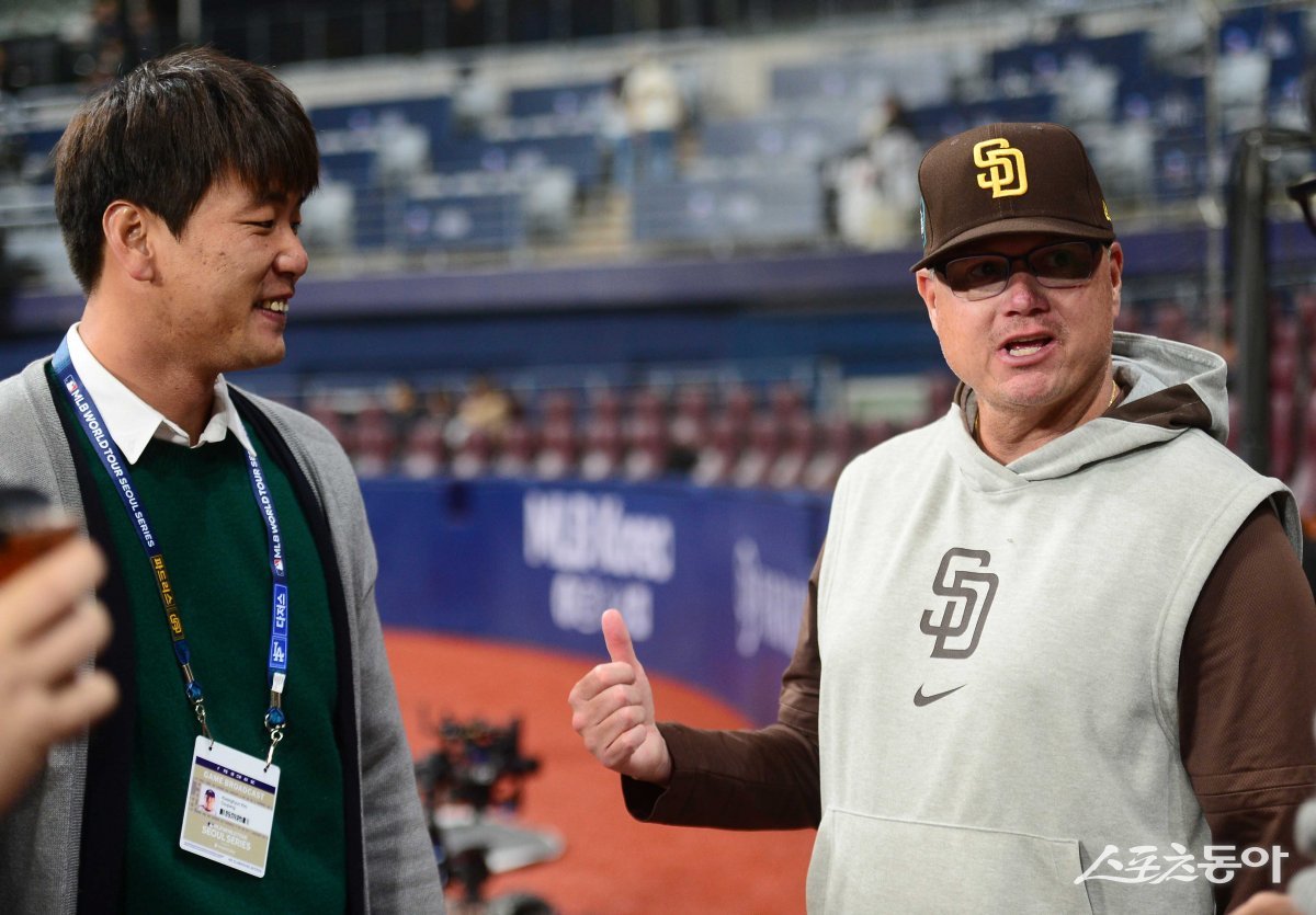 <b>김광현</b>-마이크 <b>실트 감독</b>, 반가운 인사 [포토]