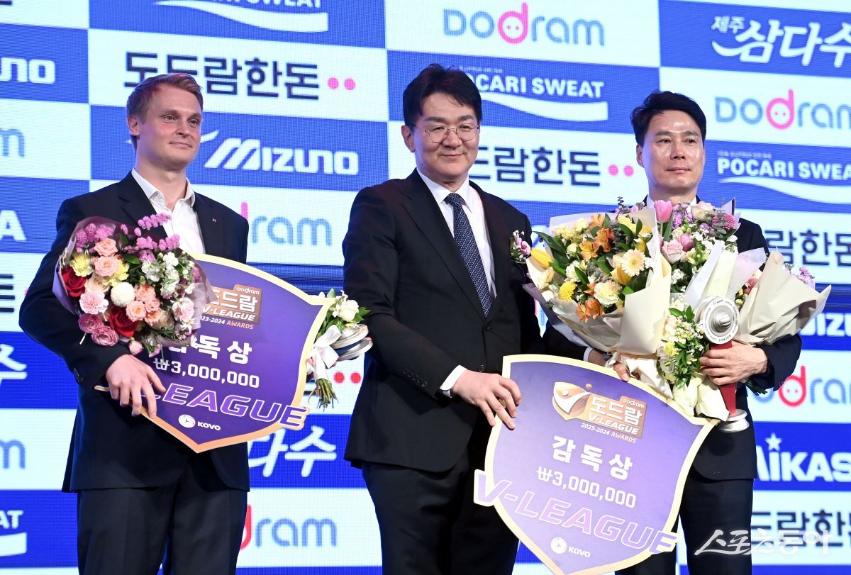 틸리카이넨-<b>강성형 감독</b>, KOVO 감독상 [포토]