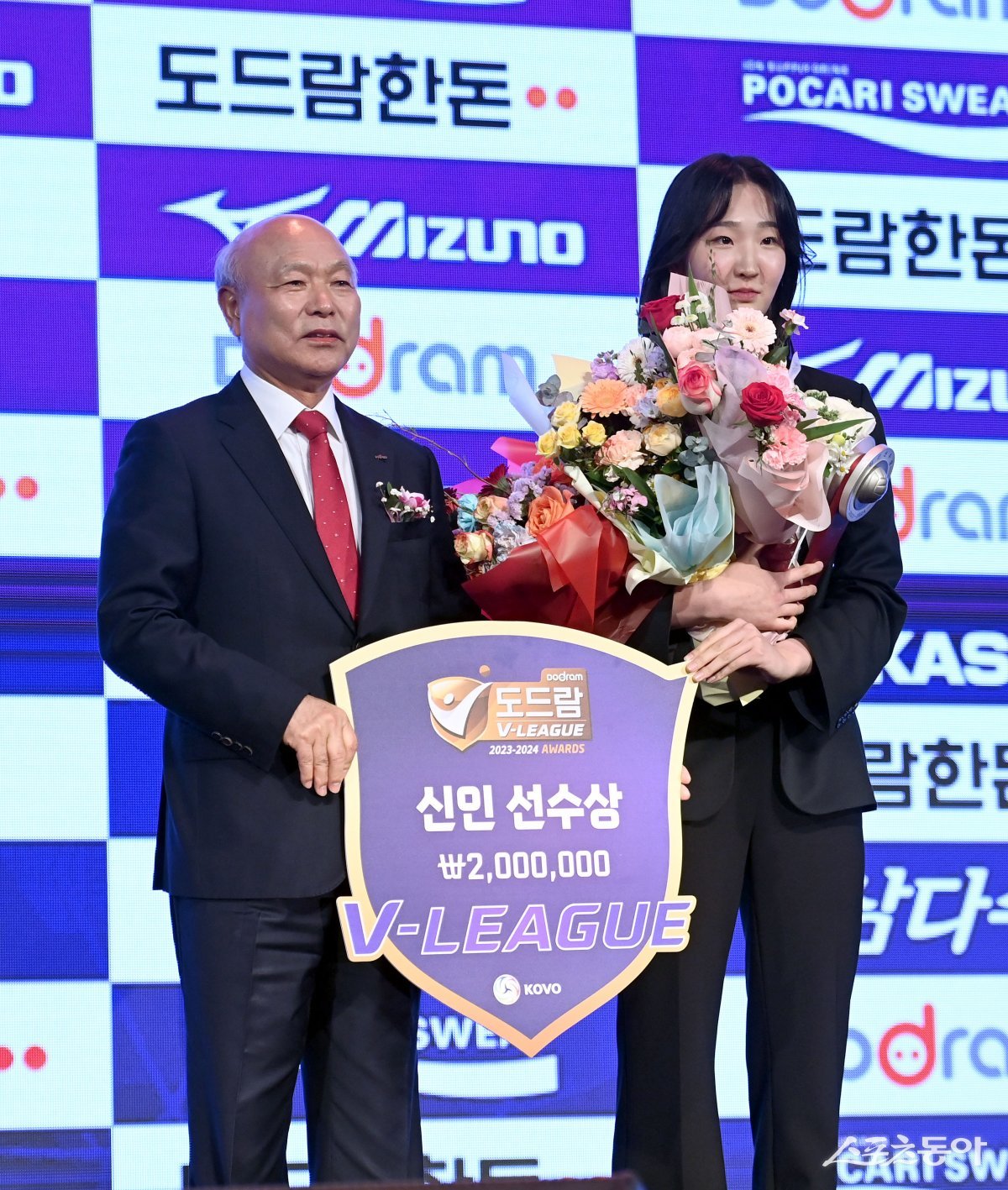 <b>김세빈</b>, KOVO 여자부 <b>신인</b> 선수상 [포토]