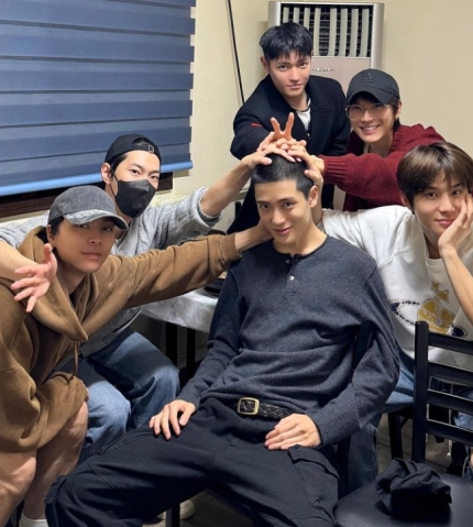 재현이가 월요일에 군악대로 입대했다는 소식 ㅠ ㅎㅎ