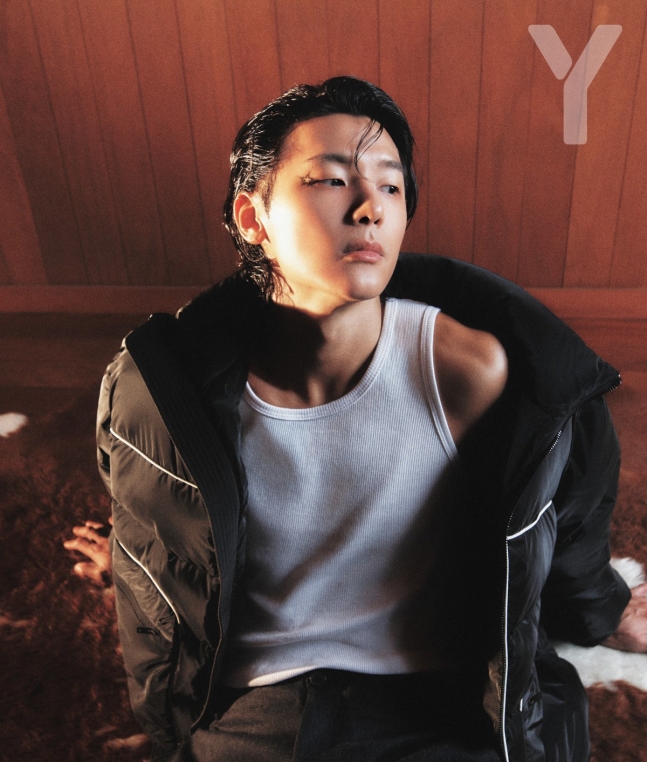Minhyuk's lonely rock star concept winter pictorial
