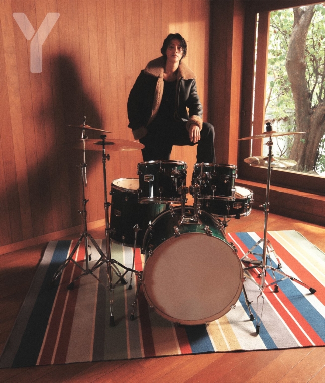 Minhyuk's lonely rock star concept winter pictorial