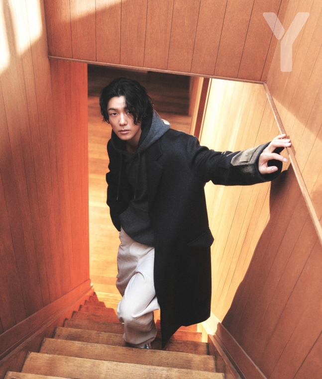 Minhyuk's lonely rock star concept winter pictorial