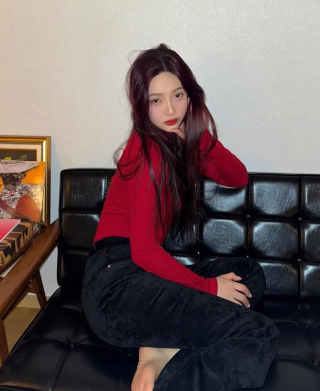 레드벨벳 조이, 풀린 눈+헝클어진 머리…몽환적인 분위기