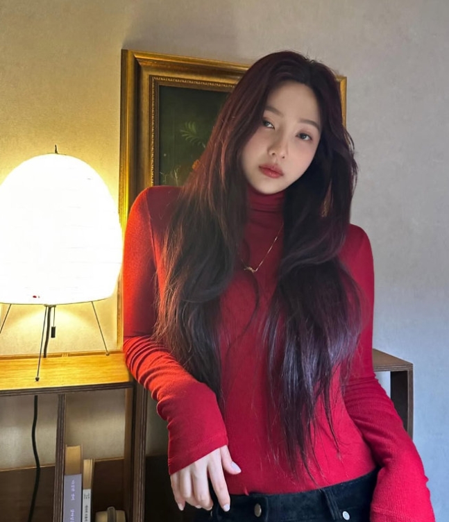 레드벨벳 조이, 풀린 눈+헝클어진 머리…몽환적인 분위기