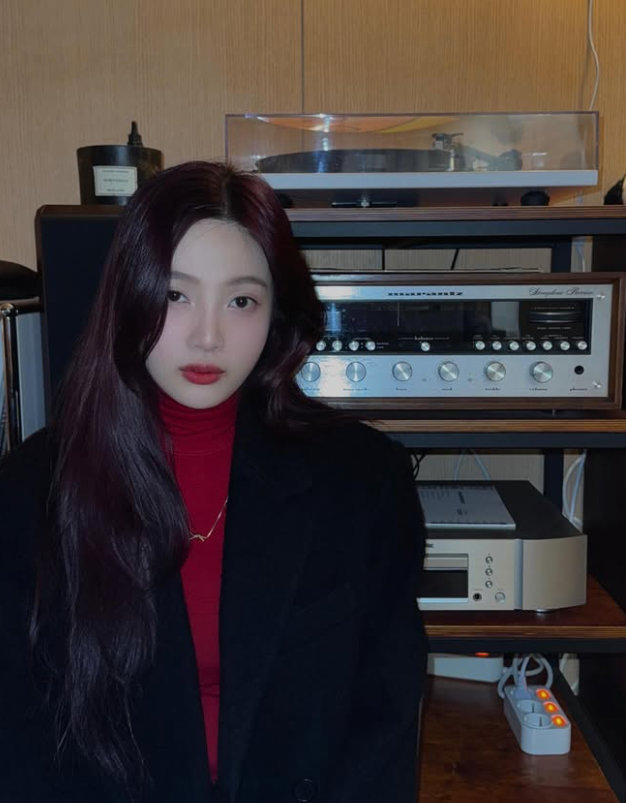 레드벨벳 조이, 풀린 눈+헝클어진 머리…몽환적인 분위기