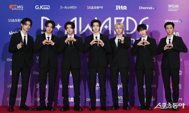 어제 데뷔 후 5년만에 첫 대상 탔다는 아이돌