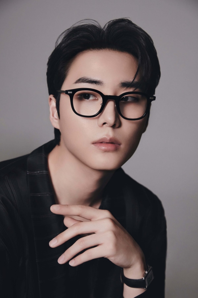 자신만의 색을 잘 표현한 화보를 보여준 영케이님