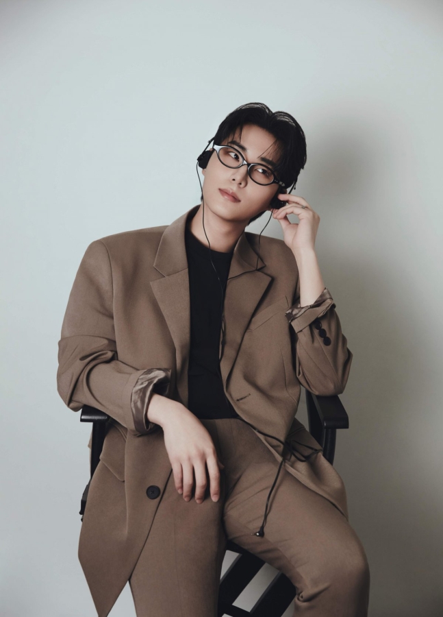 자신만의 색을 잘 표현한 화보를 보여준 영케이님
