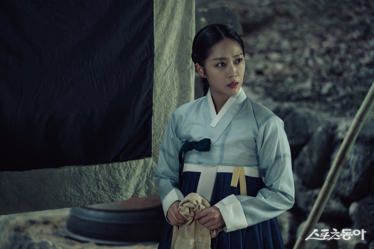 <b>김수현</b> 불똥 튄 조보아, ‘넉오프’ 아픔 뒤로 ‘탄금’으로 흥행 겨냥