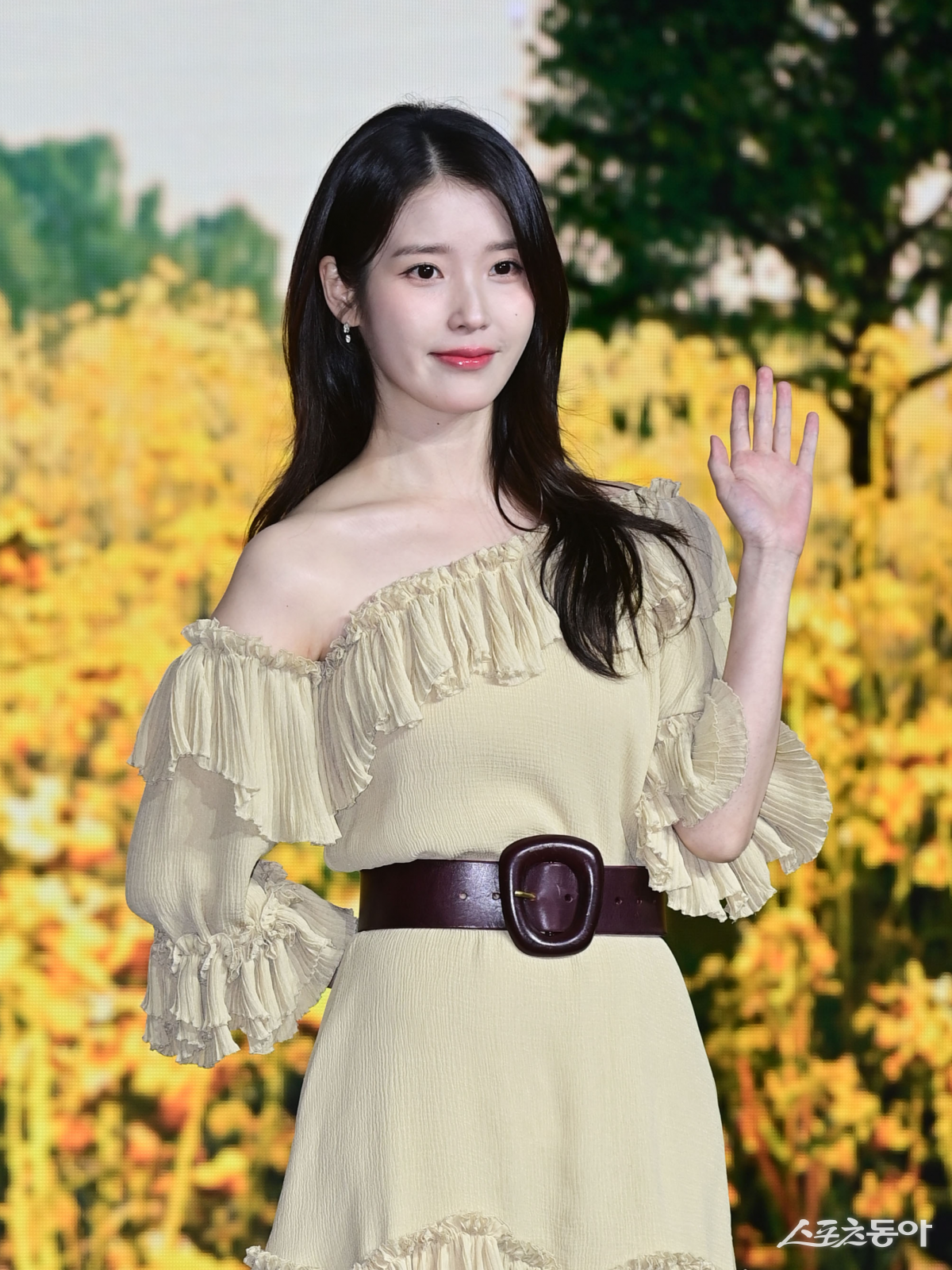 <b>아이유</b>, <b>생일</b> 맞아 <b>2억</b> <b>기부</b>…올해만 5억 5000만원