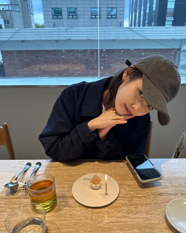 생일에도 멋짐이 폭발하는 아이유님