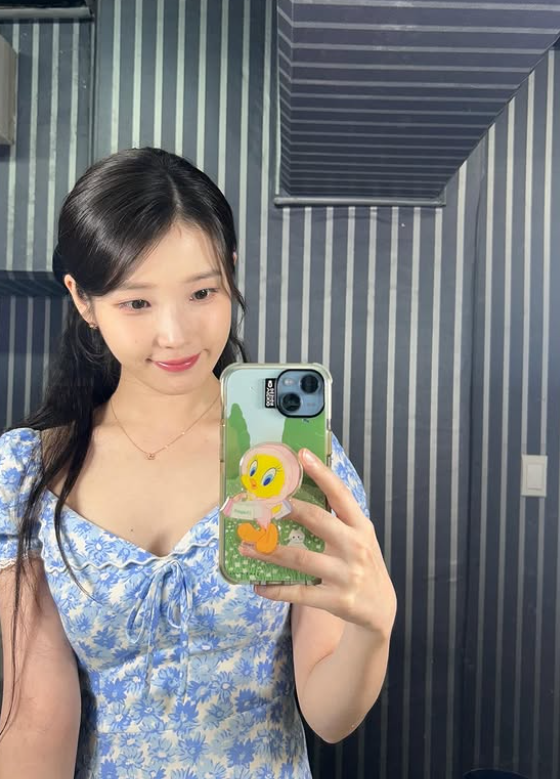 생일에도 멋짐이 폭발하는 아이유님