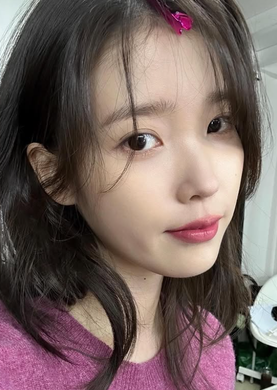 생일에도 멋짐이 폭발하는 아이유님