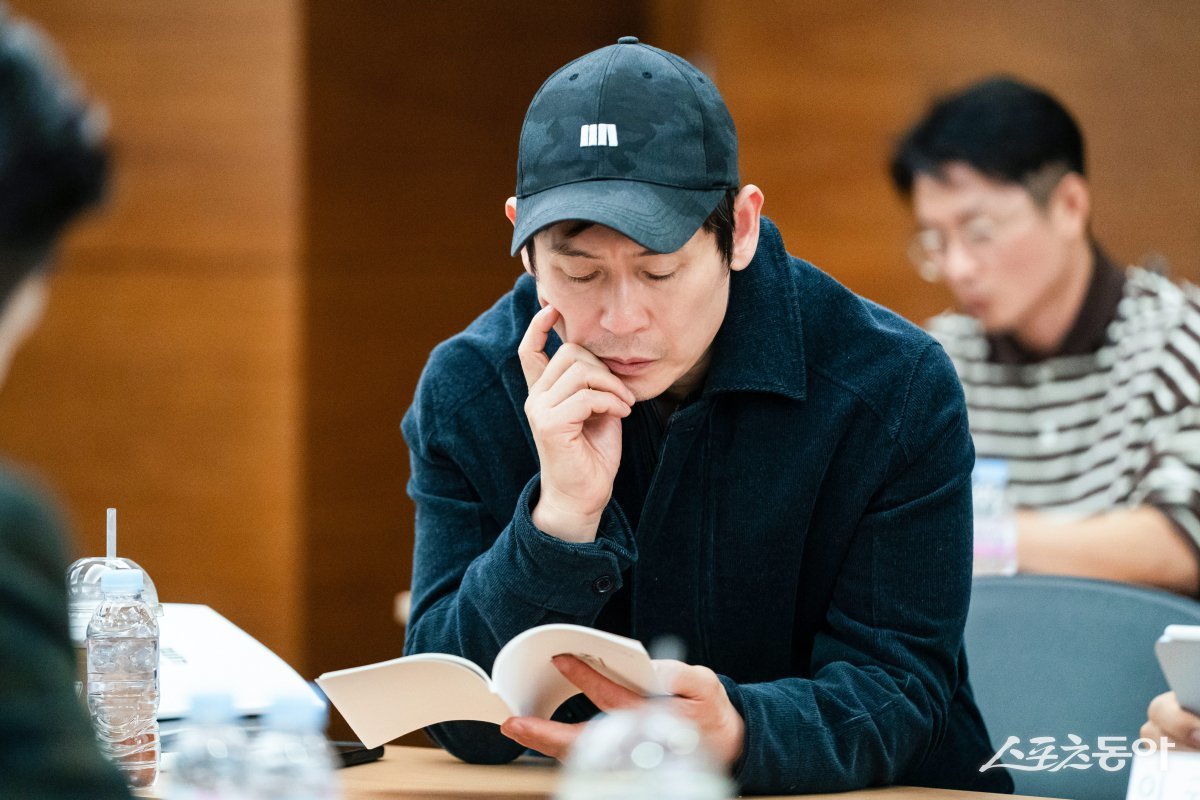 류준열·설경구, <b>넷플릭스</b> 새 시리즈 ‘<b>들쥐</b>’로 호흡
