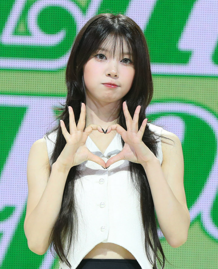 [1줄컷] <b>아일릿</b> 모카 부상에도 ‘밤’은 뜬다… <b>컴백</b> 시동 ON