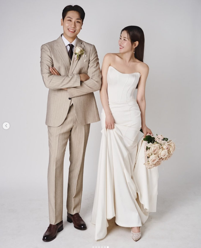 <b>박하나</b><b>김태술 웨딩화보</b> 공개, “6월 결혼합니다” [DA]