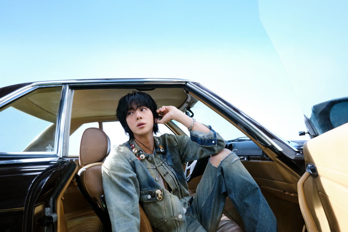 BTS <b>진</b>, 日 <b>골드</b> 디스크 <b>인증</b>… ‘Echo’로 또 한 번 증명한 솔로 저력